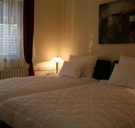 Prica לינה וארוחת בוקר 4*